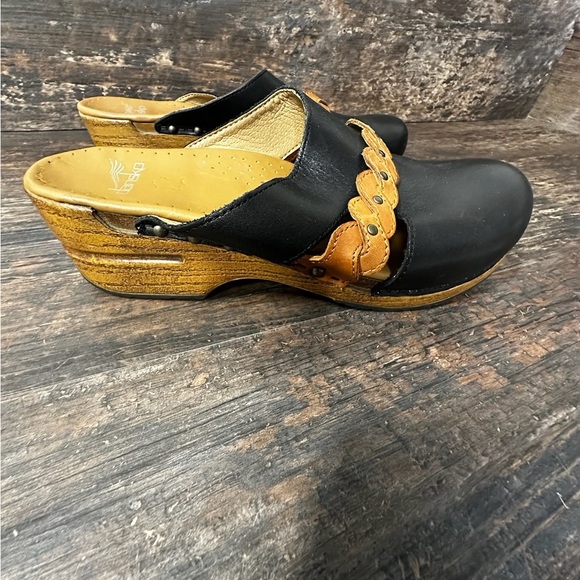 Dansko Black and Tan Leather Mules Clogs with Braided Detail - Picture 1 of 11